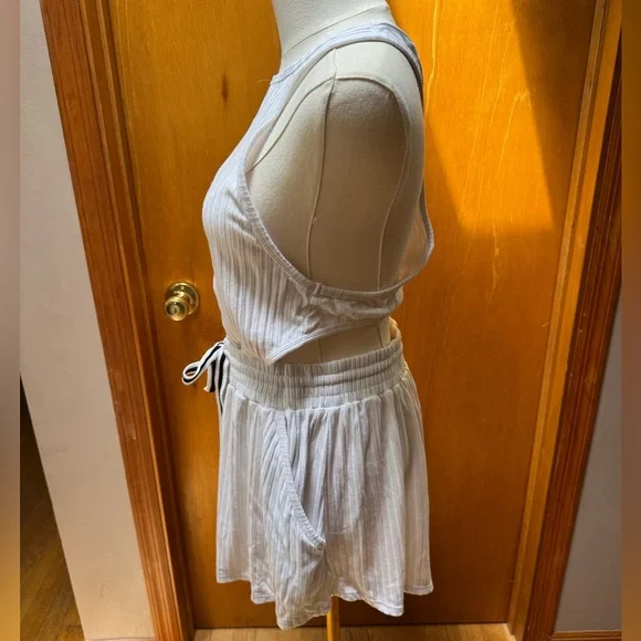 NWOT FP Movement Blissed Out Romper. Size Large - Picture 6 of 7